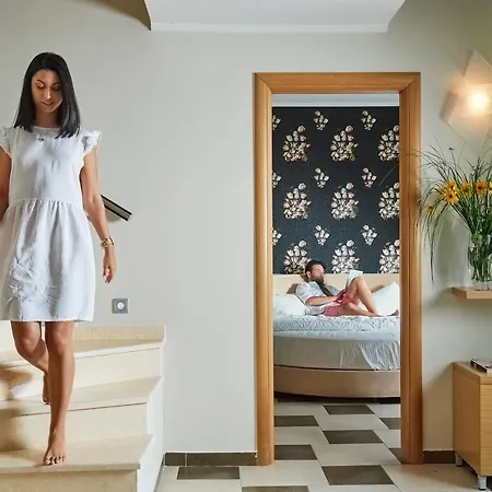 Alexandra Golden Boutique Hotel-adults Only クリッシ・アモウディア